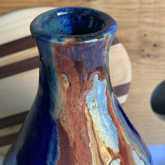 Handmade Studio Pottery Vase - Picture 11 of 13